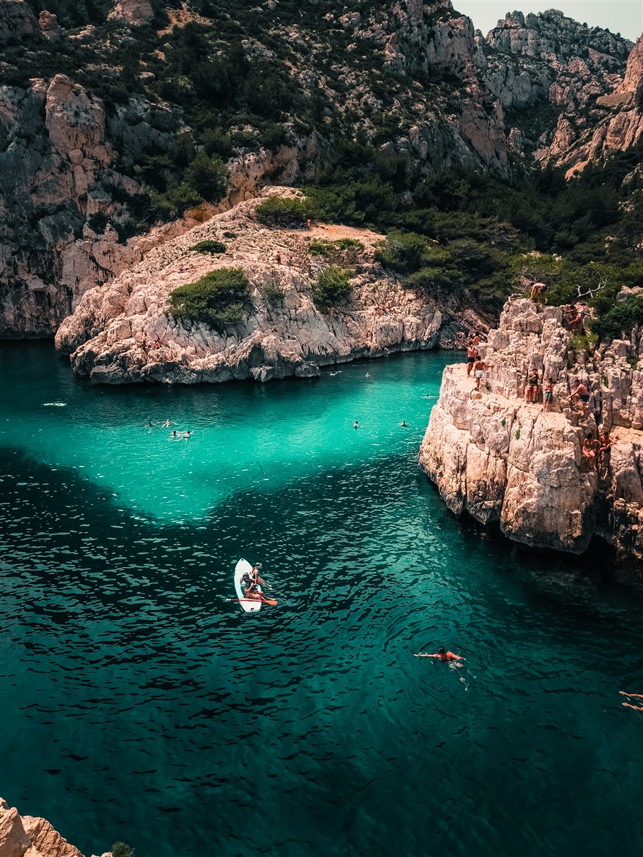 Turquoise calanque between limestone cliffs
